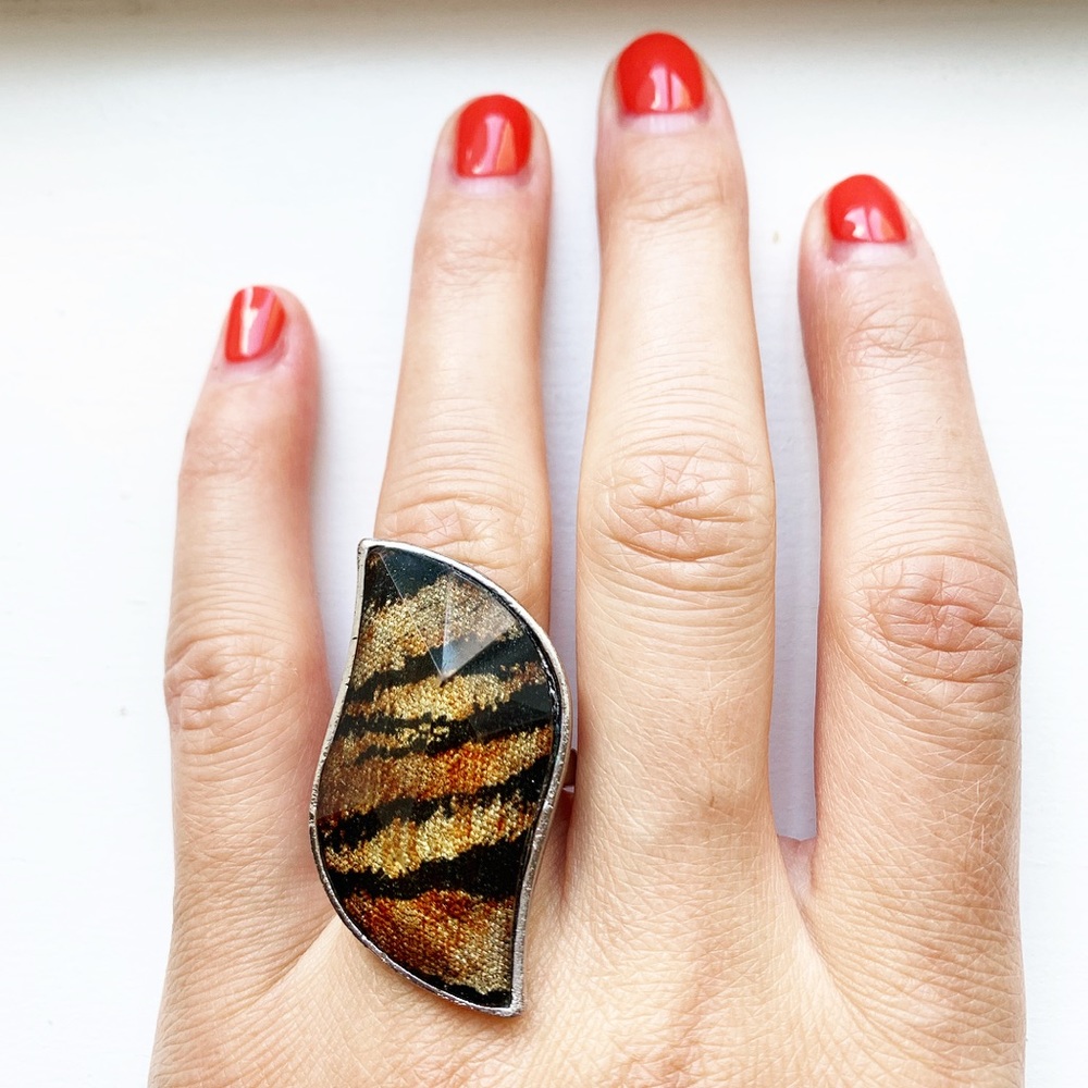 Chic & sultry tiger stripe decal ring